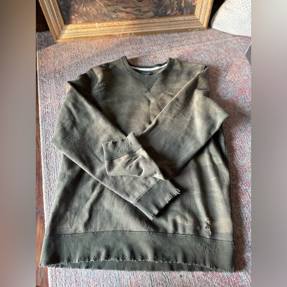 2010’sABERCROMBIE  Distressed Camo Sweatshirt Unisex Size M